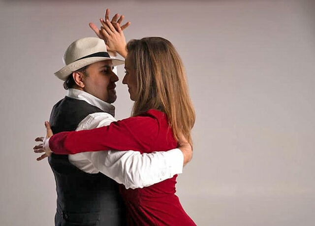 Vlado tančí s partnerkou Bachatu
